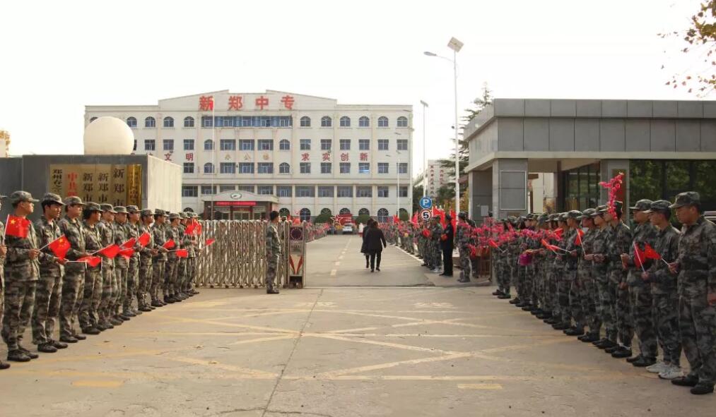 新郑中专举行2019年家长会(图2)