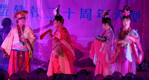 祝贺我校首届艺术节暨建校20周年晚会圆满举办(图6)