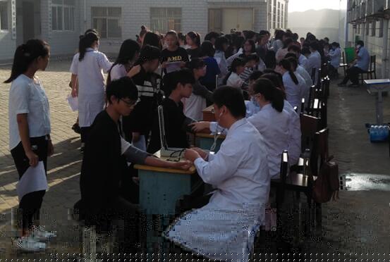 我校组织全体学生免费体检(图2)
