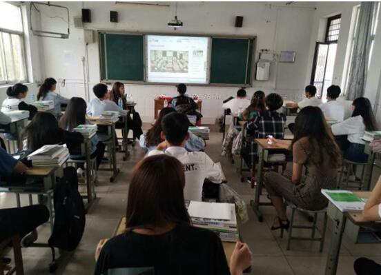 我校组织全体学生观看安全第一课(图2)