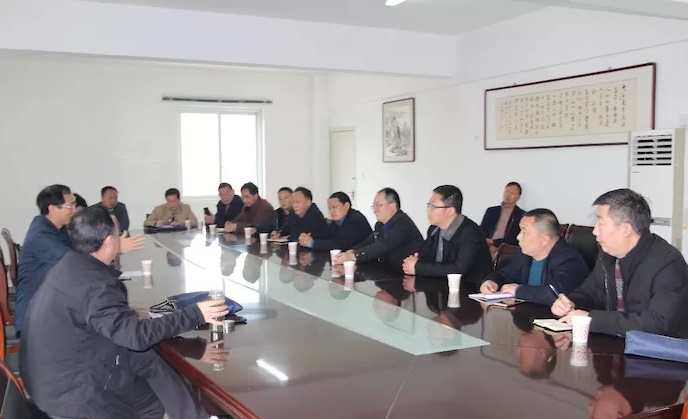 我校人员随新郑创建成职教国家示范县考察团赴罗山县学习(图1)