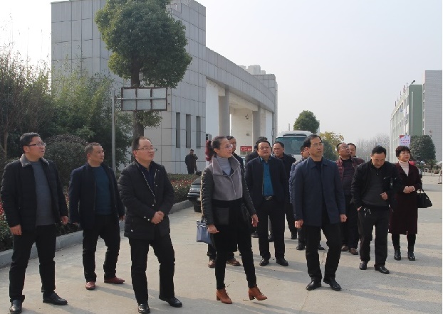 我校人员随新郑创建成职教国家示范县考察团赴罗山县学习(图2)