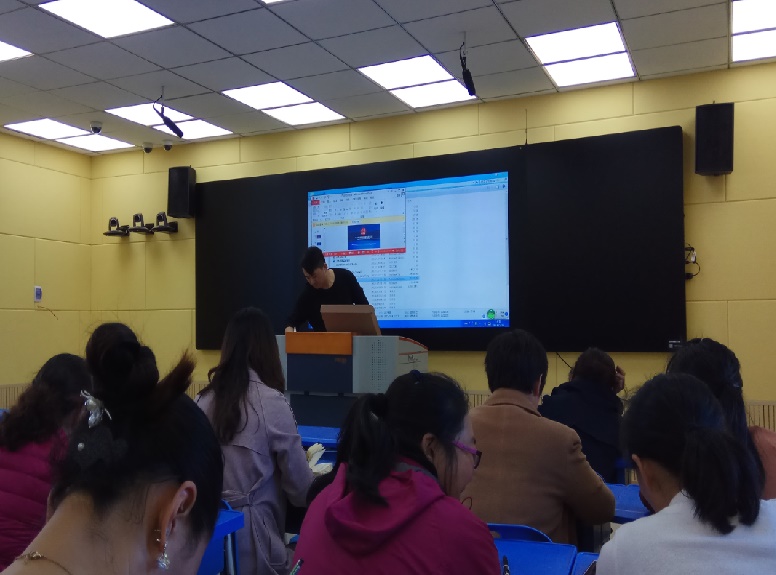 我校举行录播室使用培训(图1)