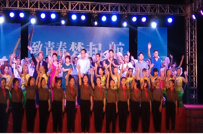 我校成功举行“致青春  梦起航”大型迎新晚会(图6)
