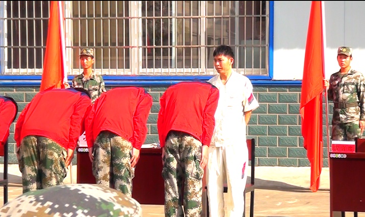 我校汽车专业部现代学徒制拜师仪式隆重举行(图2)