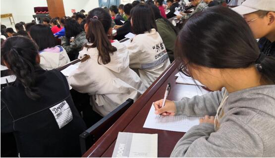 我校成功召开2018-2019学年上学期资助评审会(图2)