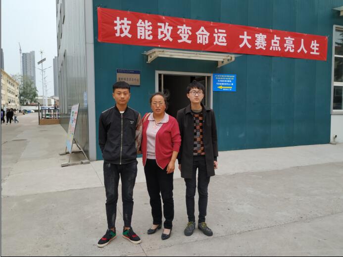 蔬菜嫁接选手到达战场(图1)