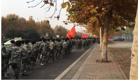 新郑中专准军事化管理11月外出拉练简报(图3)