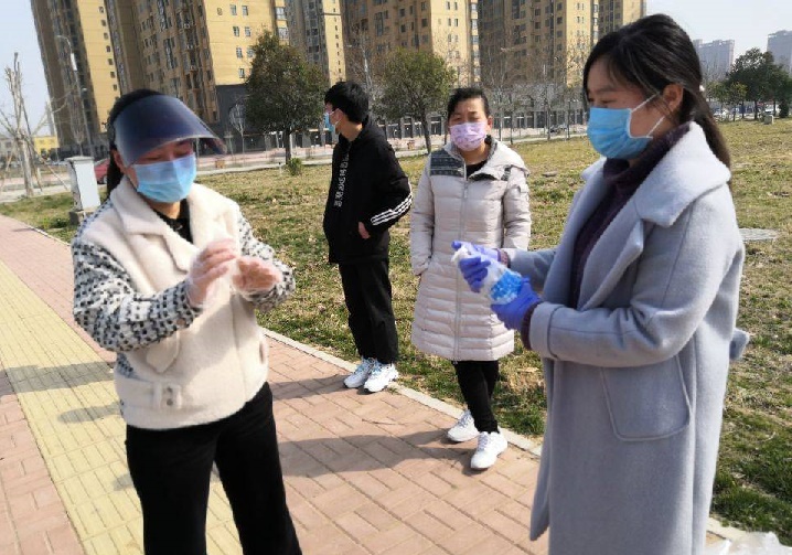 我校防疫期间学生春季学期教材发放顺利进行(图2)