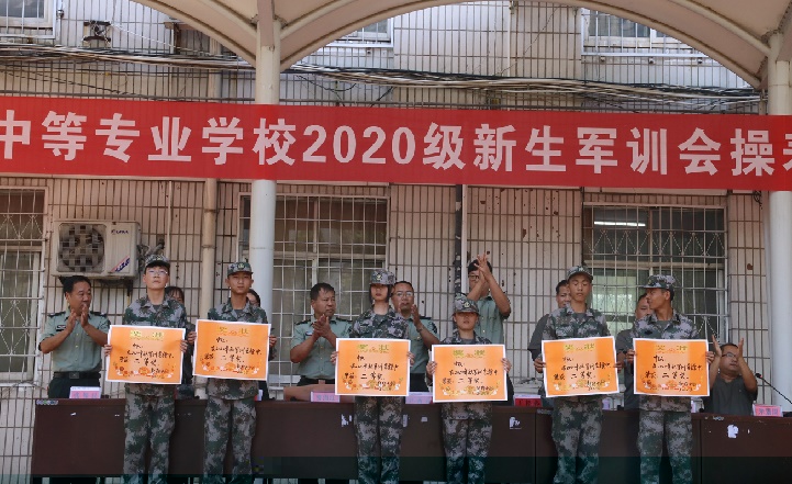 追梦路上有你有我 ——军训会操随想(图12)