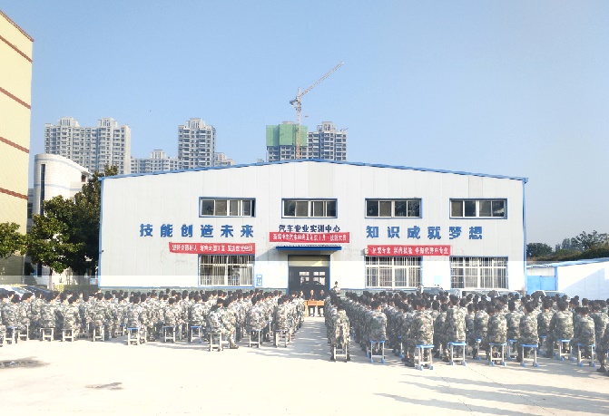 我校汽车专业部举行学生专业技能月考核活动(图1)