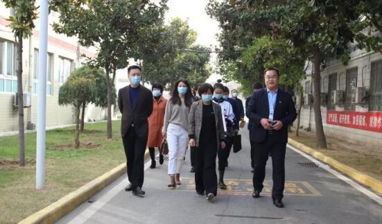 新郑市政协领导来我校调研职业教育(图2)