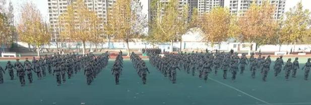 沙场点兵展风采    激情飞扬励青春(图1)