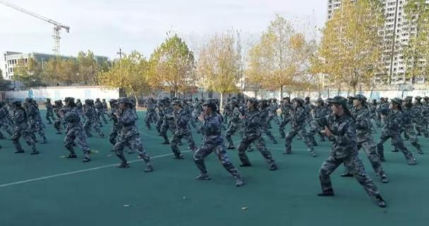 沙场点兵展风采    激情飞扬励青春(图8)