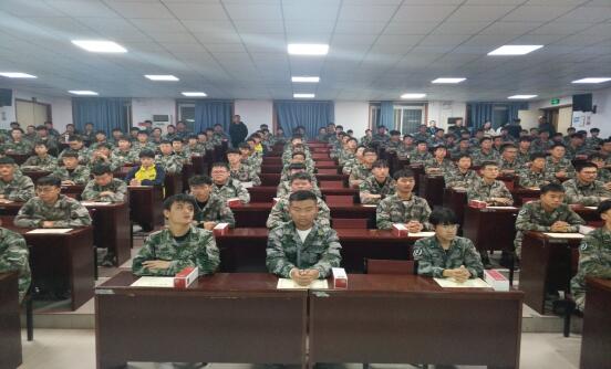 汽车部举行期中考试及月技能比武表彰大会(图4)