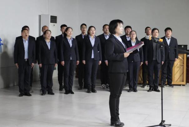 我校成功举行“不忘初心、砥砺前行”教职工合唱比赛(图12)