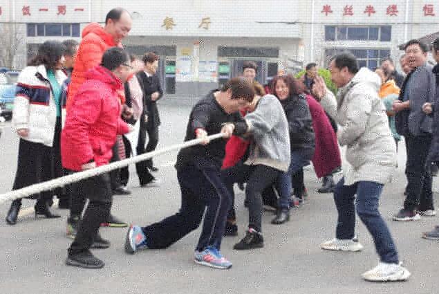 新郑中专组织教职工拔河比赛庆祝2021年三八妇女节(图12)