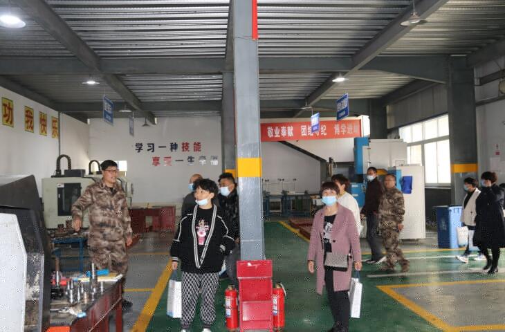 新郑中专组织召开第四届学生家长委员会第一次工作例会(图8)