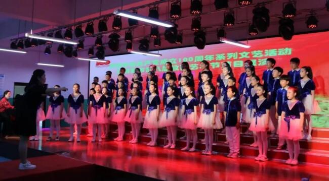 新郑市第八届教育艺术节合唱比赛在新郑中专圆满落幕(图5)