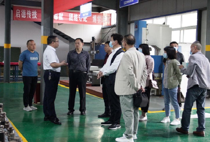 临颍县职业教育中心领导班子来我校考察交流(图2)