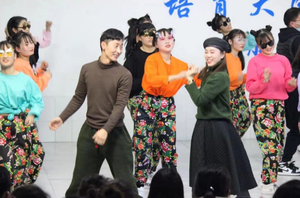 我校艺术幼教部举行校企合作双选会(图9)